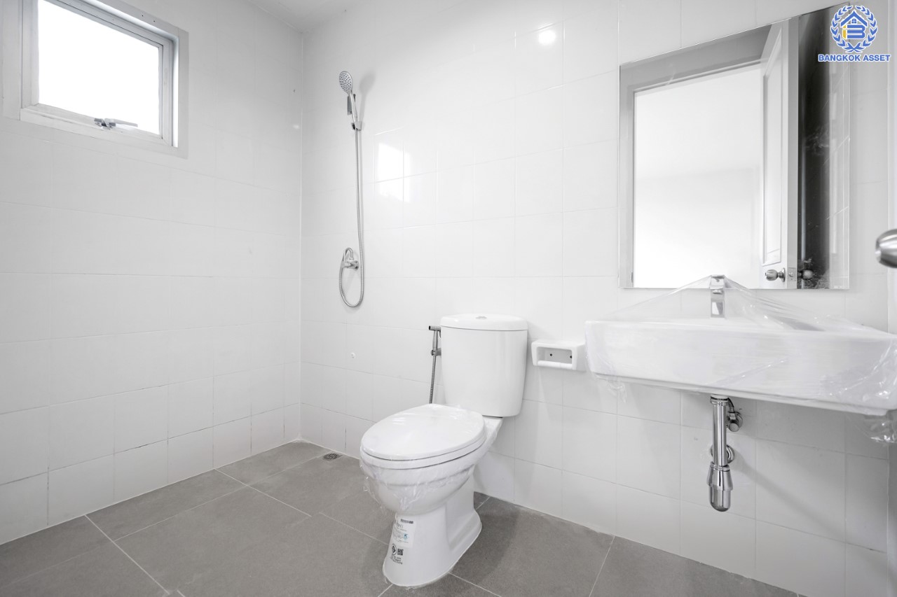 บ้านมือสองตกแต่งใหม่ ม.พลัสซิตี้พาร์ค เกษตร-งามวงศ์วาน ทาวน์โฮม 3 ชั้น ตอบโจทย์ทุกการอยู่อาศัย เนื้อที่ 23.4 ตร.ว. ฟังก์ชัน 3 ห้องนอน 4 ห้องน้ำ 2 ที่จอดรถ (ห้องนอนทุกห้องมีห้องน้ำในตัว) เดินทางสะดวกสบายบนทำเลใจกลางเมือง เข้าออกได้ 3 เส้นทาง ได้แก่ ถ.วิภาวดี ถ.งามวงศ์วาน ถ.ประชาชื่น ใกล้ ม.เกษตร, เดอะมอลล์งามวงศ์วาน และรถไฟฟ้าสายสีเขียว "สถานีมหาวิทยาลัยเกษตรศาสตร์"